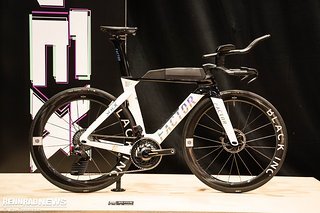 Das Factor Ostro Slick ist das TT und Tri Bike der Briten. Das Factor Ostro Slick ist das TT und Tri Bike der Briten.