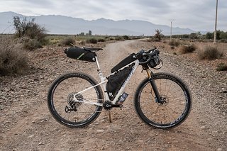 Auch fürs Bikepacking soll sich das Innova eignen – verschiedene Montagepunkte am Rahmen bieten hier Aufnahmemöglichkeiten. Auch fürs Bikepacking soll sich das Innova eignen – verschiedene Montagepunkte am Rahmen bieten hier Aufnahmemöglichkeiten.