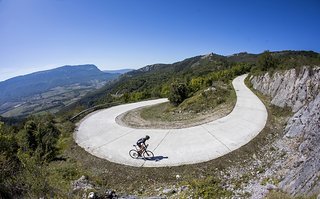 Die Geometrie ist nah am normalen Straßenrad – für Fahrspaß in Kurven Die Geometrie ist nah am normalen Straßenrad – für Fahrspaß in Kurven