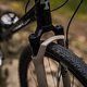 Der Lock-out der Rock-Shox Rudy XPLR-Federgabel wird an der Gabelkrone eingestellt.